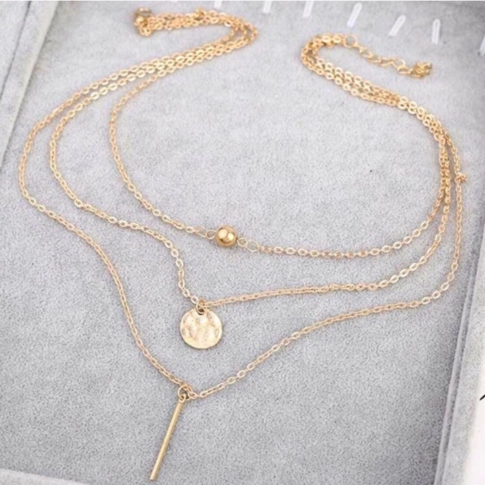 ✨Layers of fun bar necklace ✨